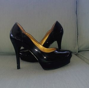 Guess black pumps, size 8.5, shiny gorgeous stilettos